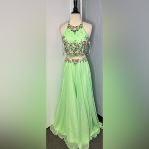 Prom dress/ formal dress/ pageant dress/ wedding guest